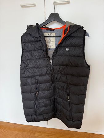 Jack and Jones Weste schwarz mit Kapuze Grösse M gebraucht