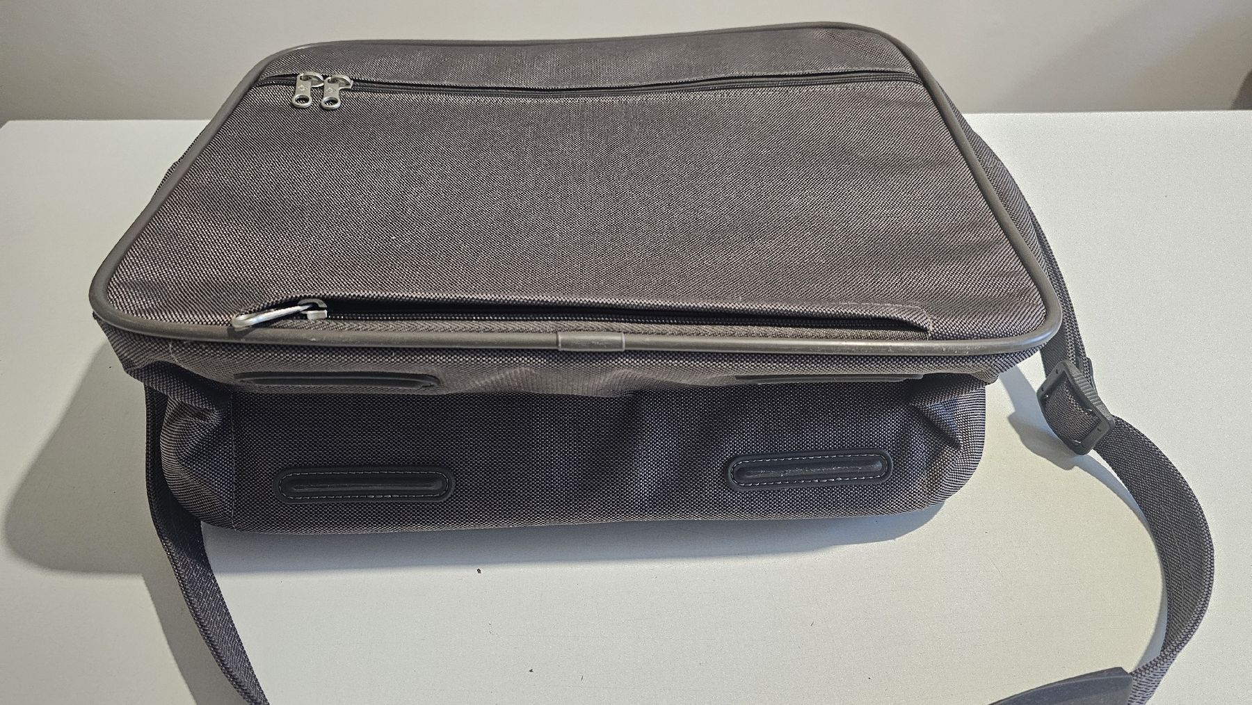 Samsonite Borse: Samsonite Laptoptasche, Top Zustand, Grau, 30x40x15cm, – Nuovo (secondo la descrizione) da Bottmingen venduto da Jbilli 3