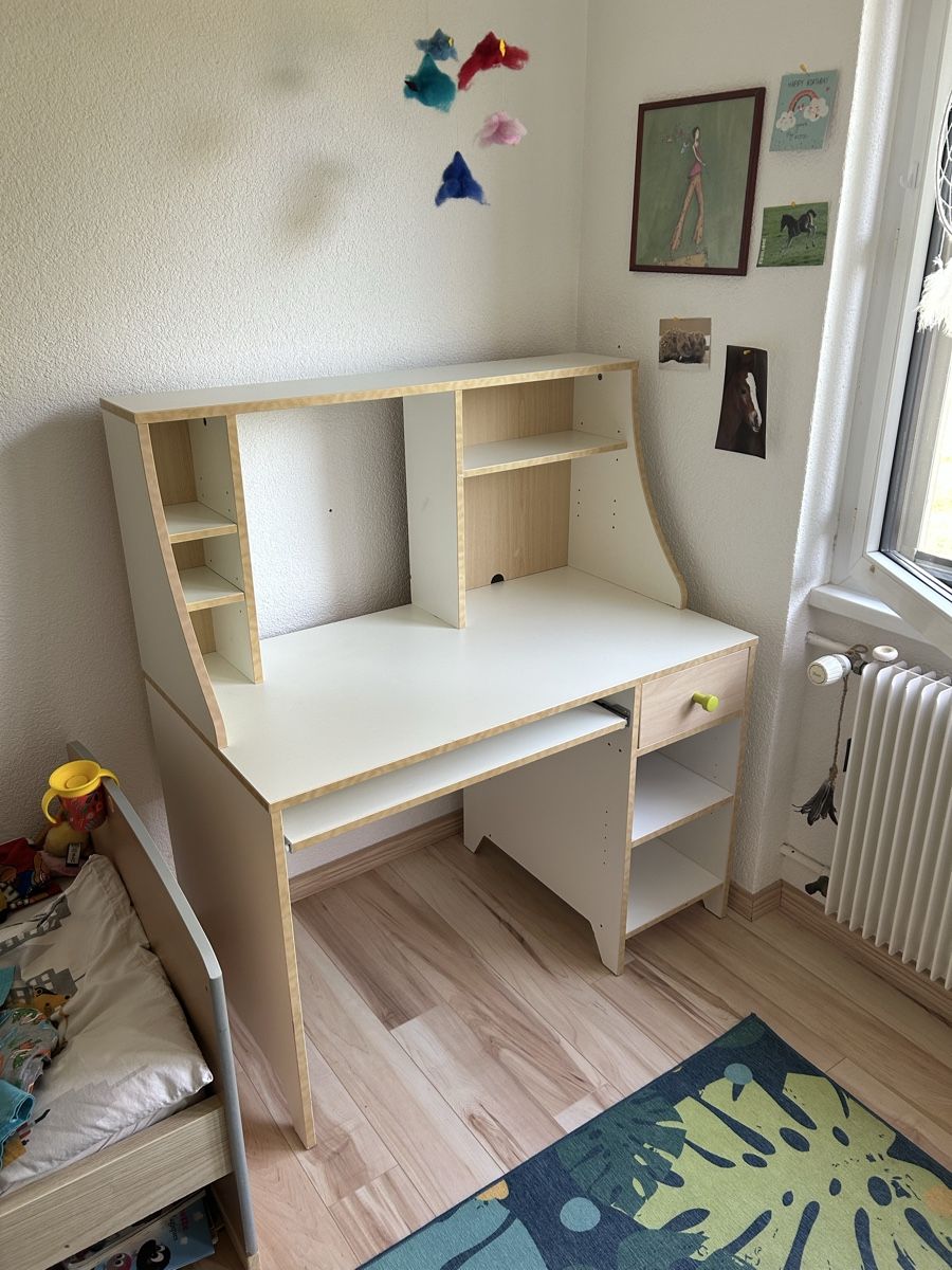 Schreibtische: Bureau d’enfant – Gebraucht aus Les Bois von Fabrice_Delevaux