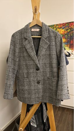Stylish Checkered Blazer - Perfect for Spring/Autumn Layer