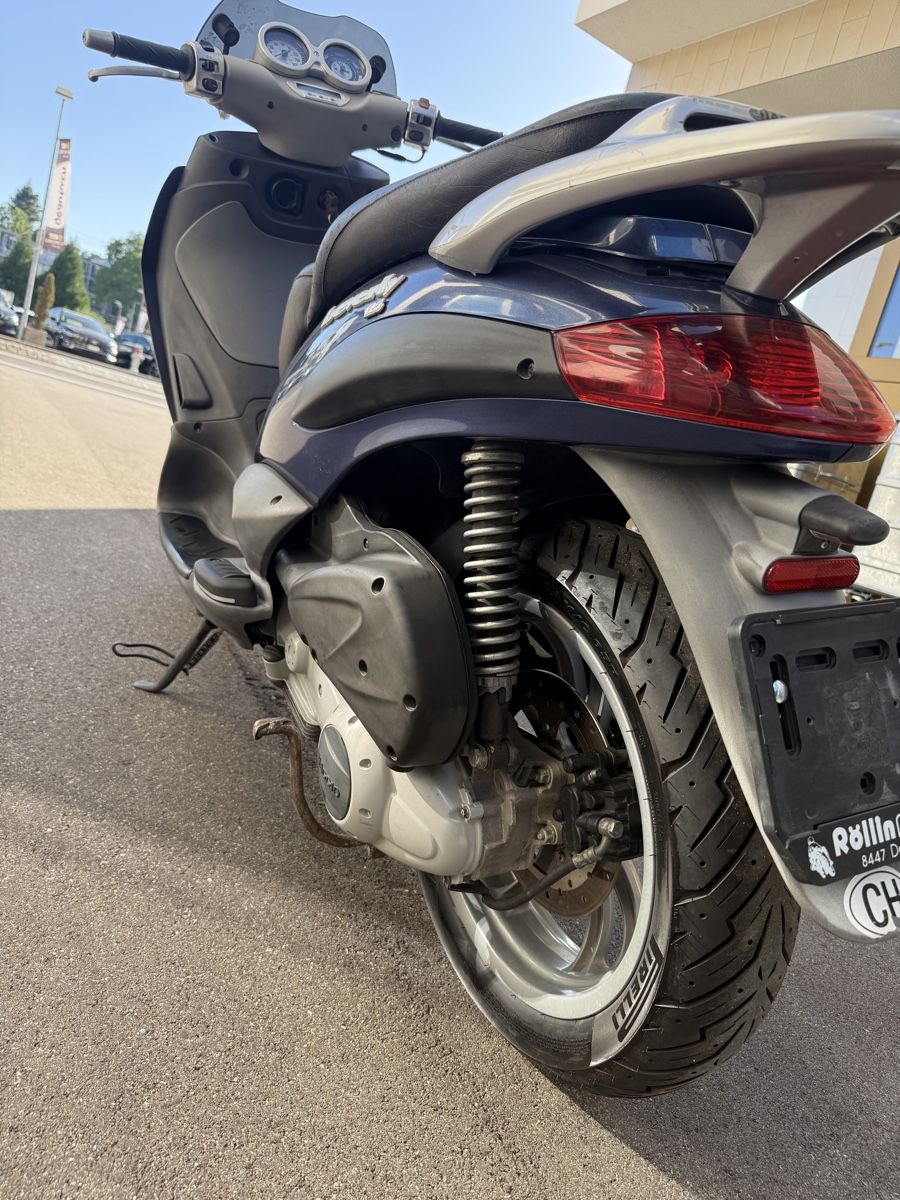 Piaggio Scooter: Piaggio Beverly 125 Roller blau metallic 5305 km – Difettoso da Wetzikon ZH venduto da KIEE 6