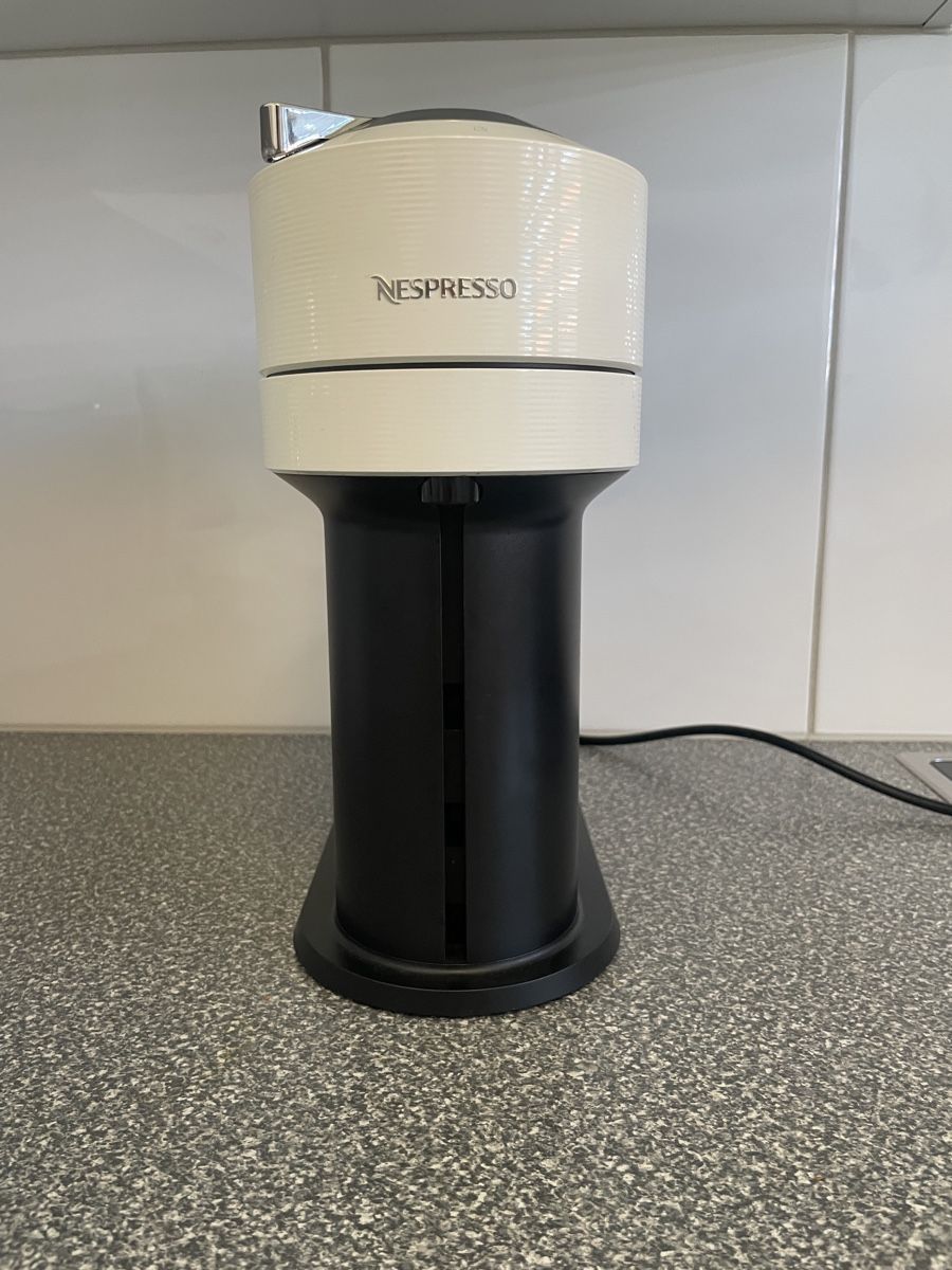 Nespresso Macchine per caffè & Macchine per espresso: Nespresso Kaffeemaschine Vertuo Next White – Usato da Pfungen venduto da lue_sqt9