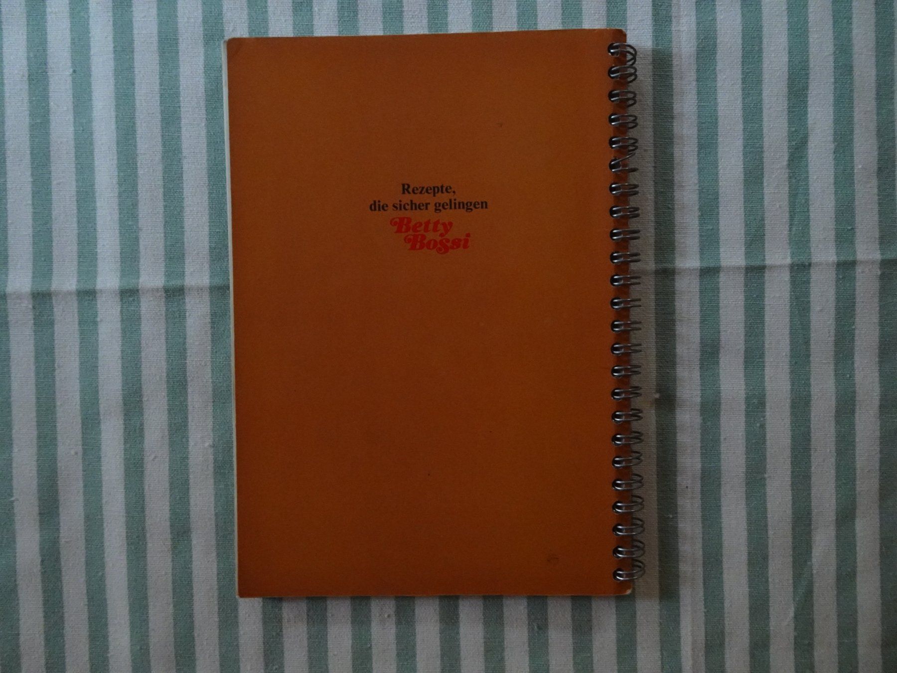 Libri: Betty Bossi - Backbuch - Das Kult Backbuch - B734 – Usato da Küssnacht am Rigi venduto da Bookslove-Divers 1