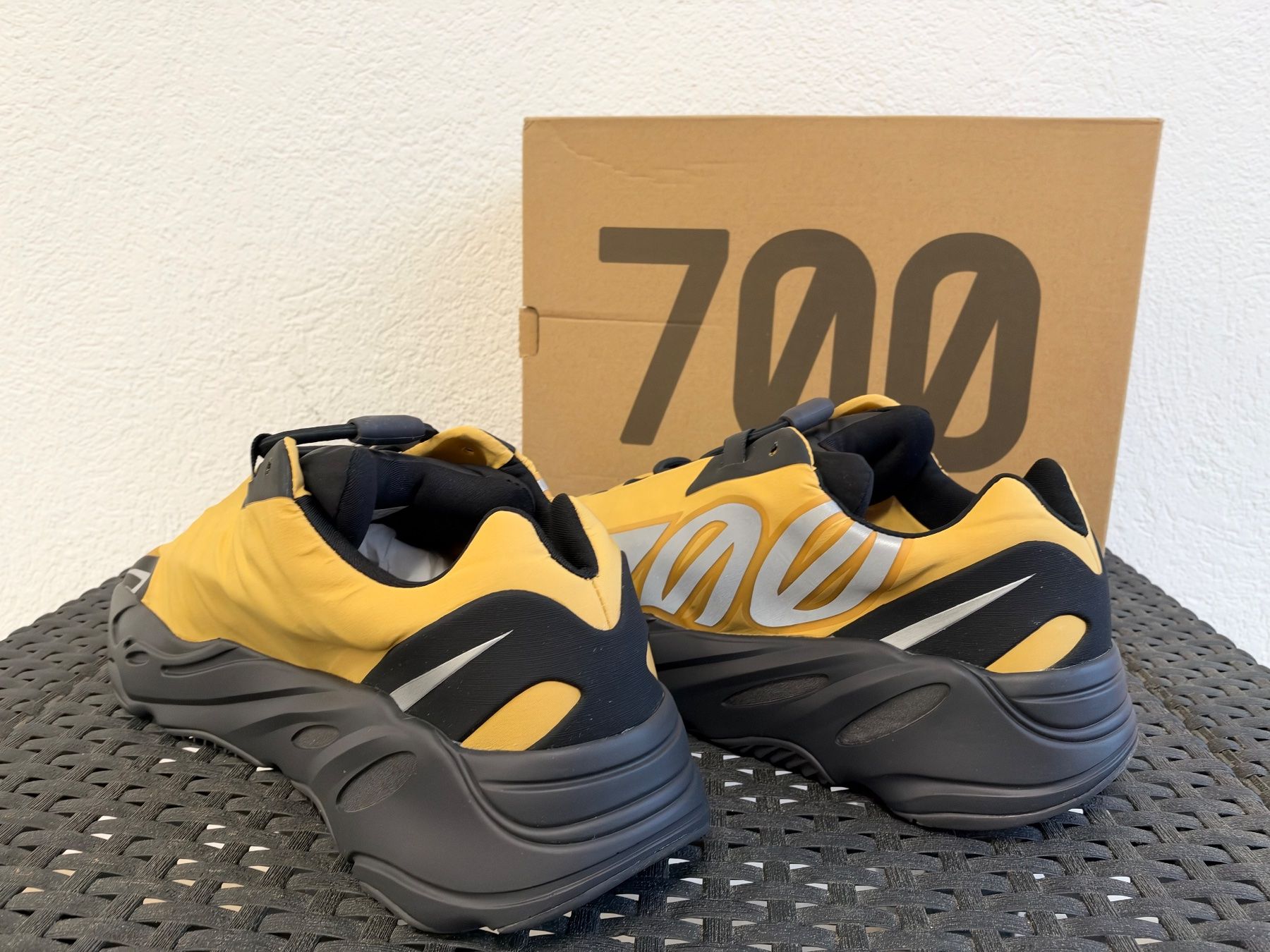 Adidas Scarpe da uomo: Yeezy Adidas 700 – Nuovo e nell'imballaggio originale da Sion venduto da min_7ffp 1