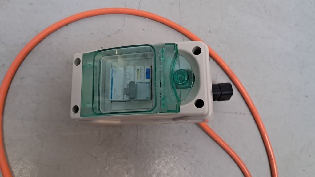 Componenti elettronici: elektrische Anschlussbox FI mit Sicherung – Usato da Alpnach-Dorf venduto da Hess-Automobile 1