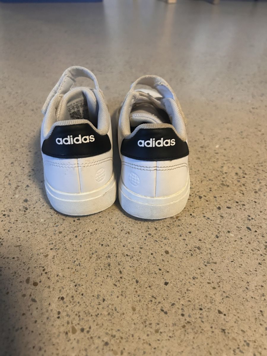 Scarpe da uomo: Adidas Kinderschuhe – Usato da HORGEN venduto da REINA2020 1