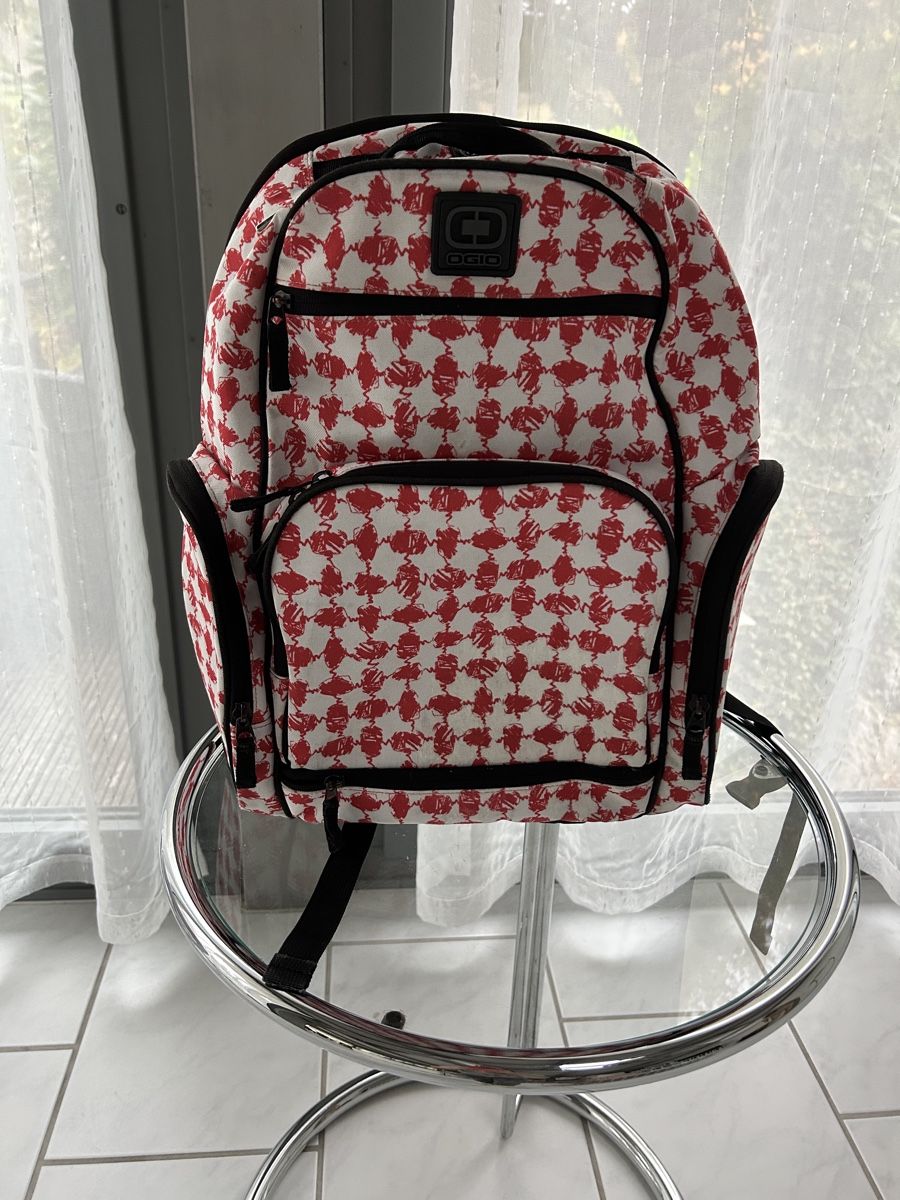Ogio Zaini: Ogio Backpack Red & White Patterned Snowboard/Ski Bag – Usato da Saland venduto da ele_vc96