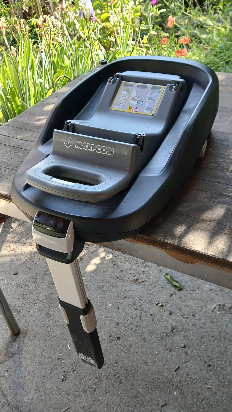 Maxi-Cosi Seggiolini per auto: Ein Maxicosi mit Untersatz – Usato da Lengnau BE venduto da Nat_cw5q 2