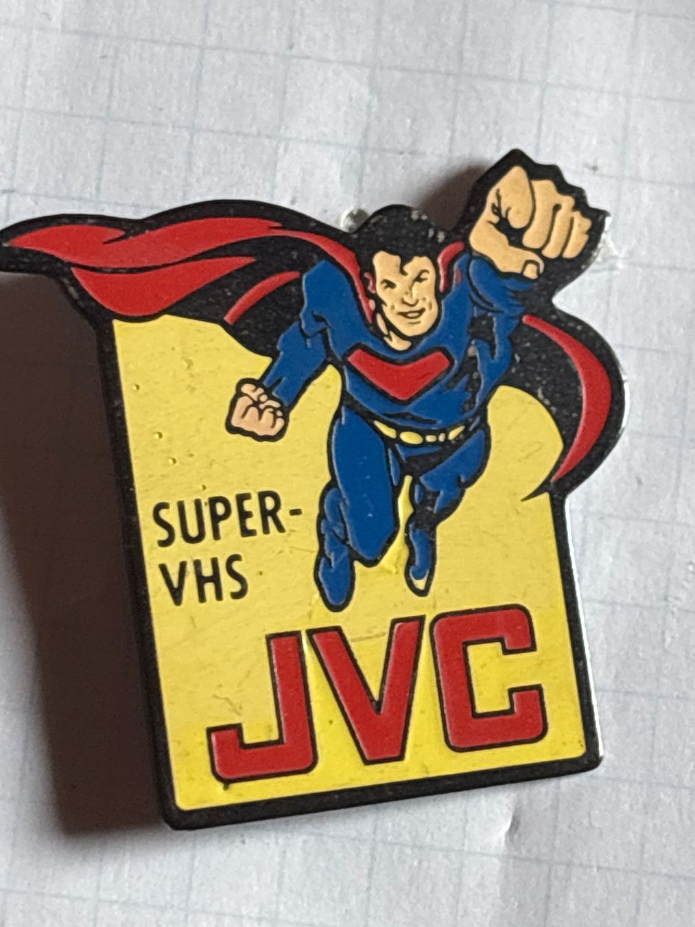 Plaketten & Abzeichen: Pin super VHS – Gebraucht aus Lützelflüh-Goldbach von NicoleL.