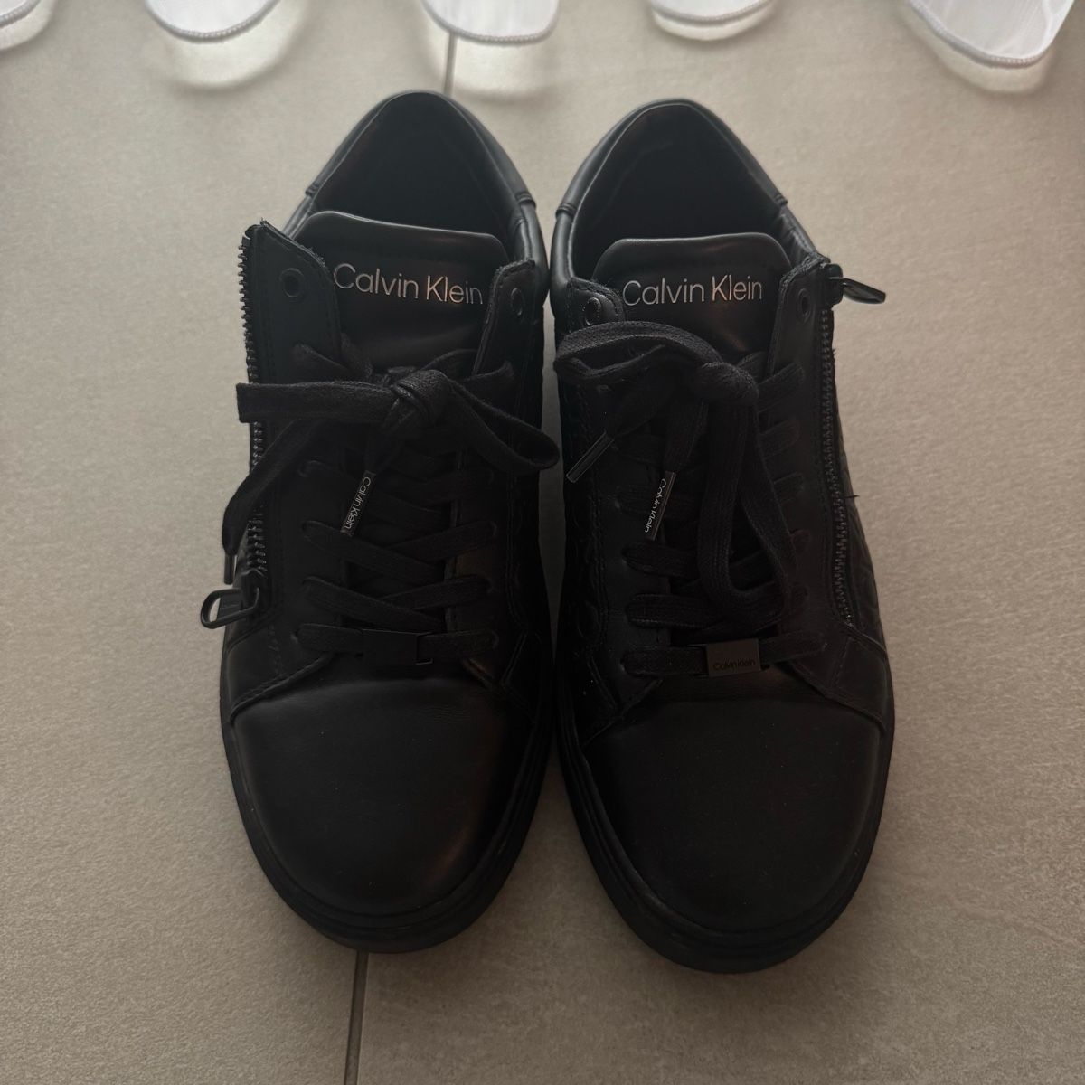 Calvin Klein Scarpe da uomo: Herren Calvin Klein Sneakers Grösse 42 – Nuovo (secondo la descrizione) da Hinwil venduto da norisenya 1
