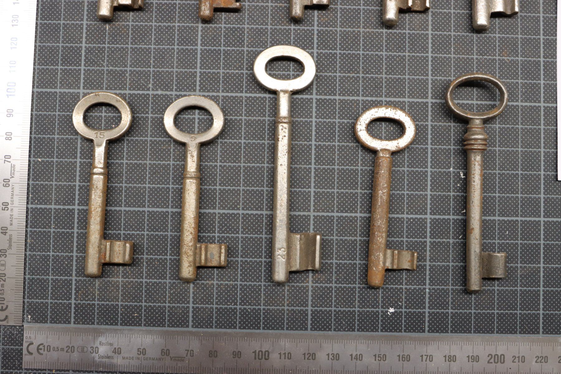 Chiavi: Lot mit 10 antiken Schlüsseln – Usato da Emmetten venduto da Super008 2