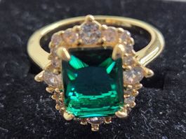 Bague plaqué or avec une magnifique émeraude artificielle 54