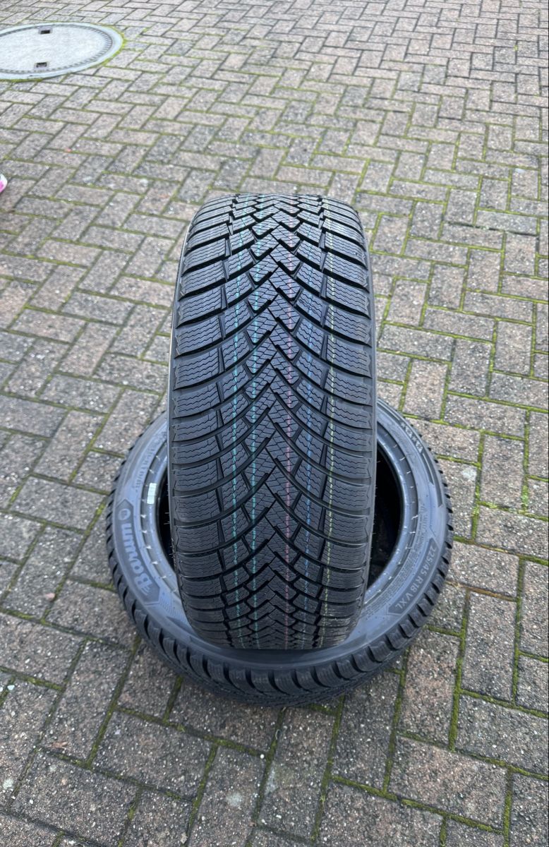 Pneumatici & Ruote complete: NEU Winterreifen 225/45R18 – Nuovo (secondo la descrizione) da Aristau venduto da 020214