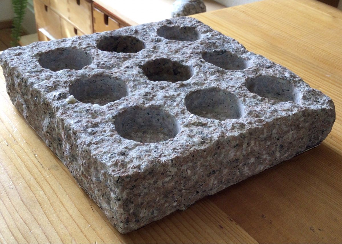 Kerzenständer: Rustikaler Granitblock für 9 Teelichter – Neu (gemäss Beschreibung) aus Ennetbaden von Nab2012