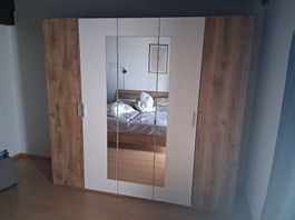 Komplettes Schlafzimmerset! Bett, Schrank und 2 Schränkchen