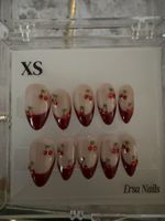 Press on nails