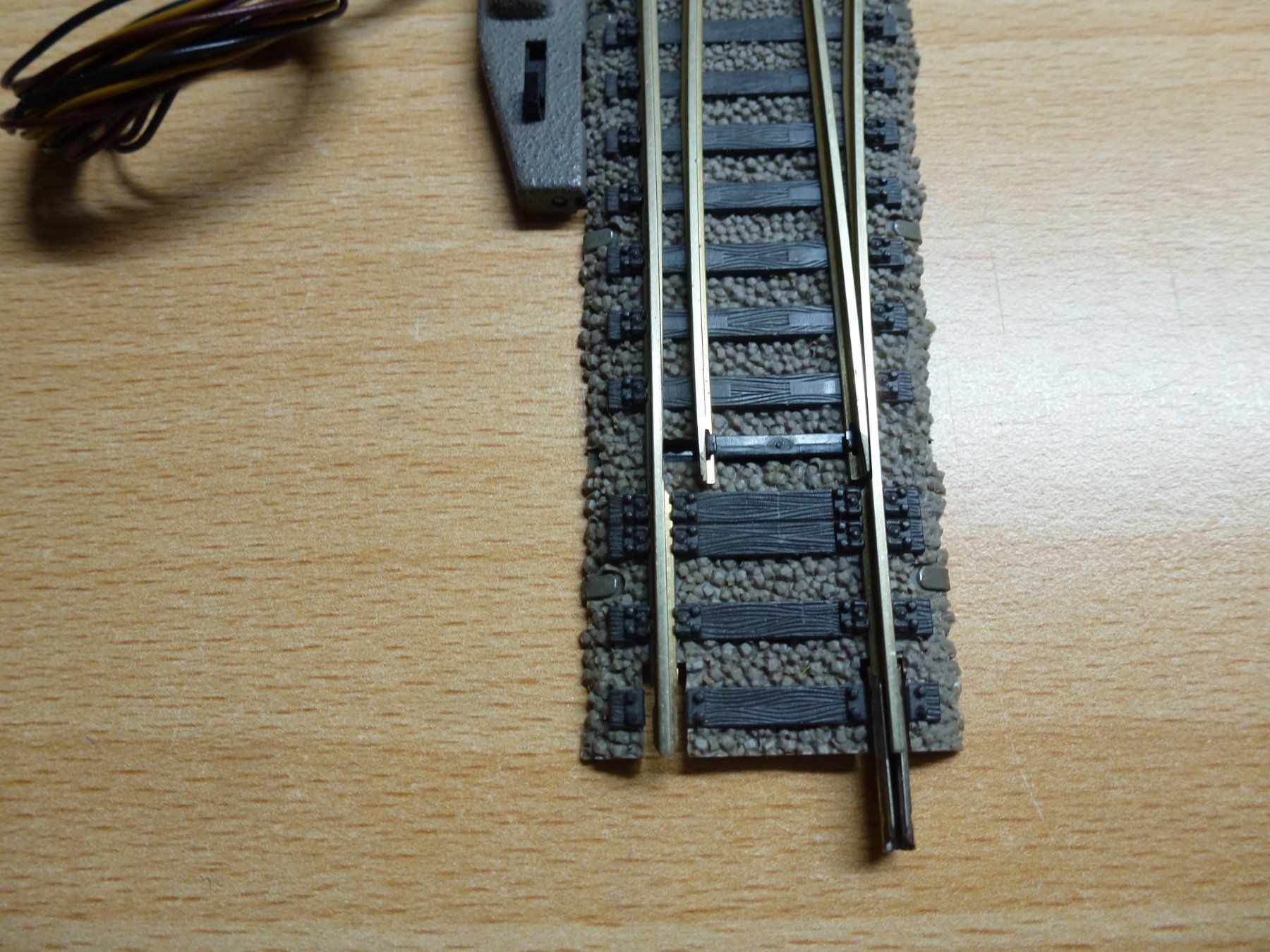 Fleischmann Modellini di ferrovie: Fleischmann H0 Profigleis Weiche rechts 6140 mit Antrieb – Usato da Hombrechtikon venduto da Se9 3