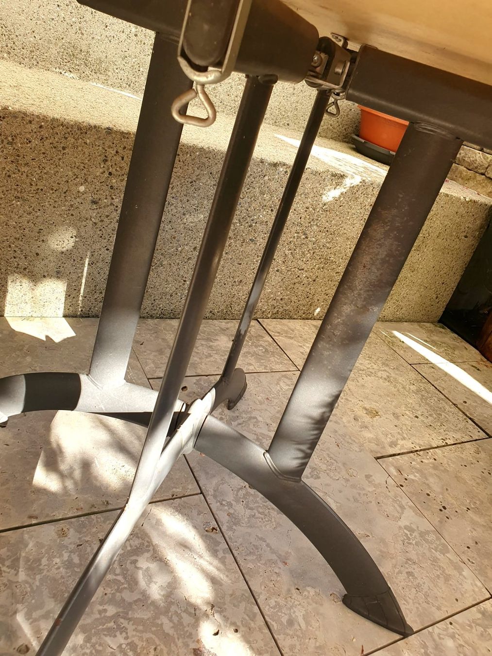 Tables: Gartentisch rund abklappbar anthrazit/hellgrau D104cm – D'occasion à Altendorf par claus08 1