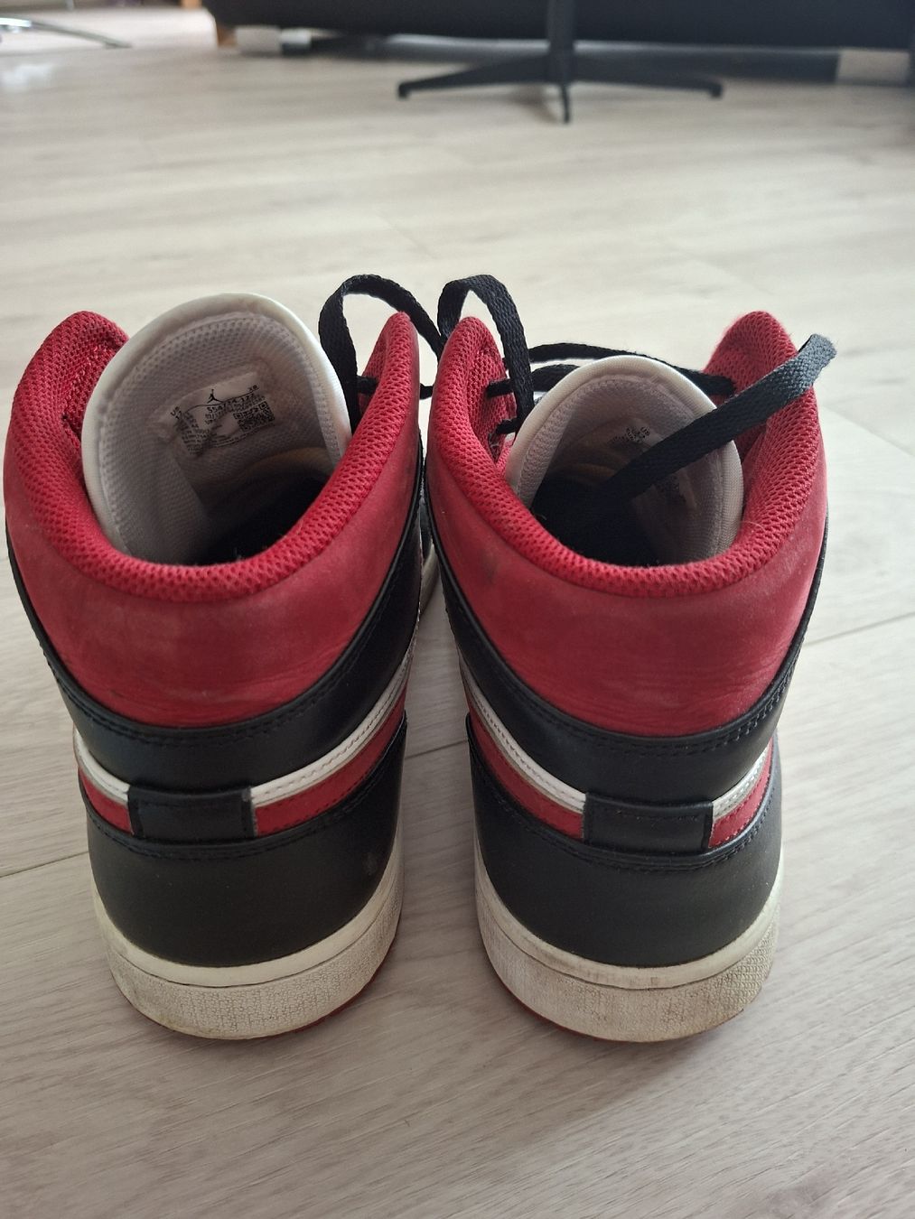 Jordan Chaussures hommes: Jordan 1 mid rosso nero  – D'occasion à Solduno par tan_15 2