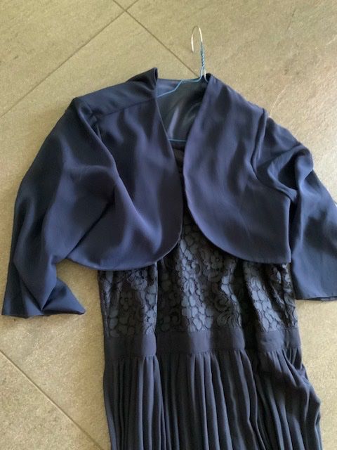 Robes: Festkleid lang mit Jäckchen – D'occasion à Schübelbach par S1CH 3