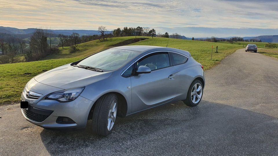 Opel astra gtc 2012