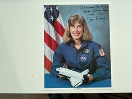 Weltraum OU Jan Davis NASA Porträt 8*10 signiert