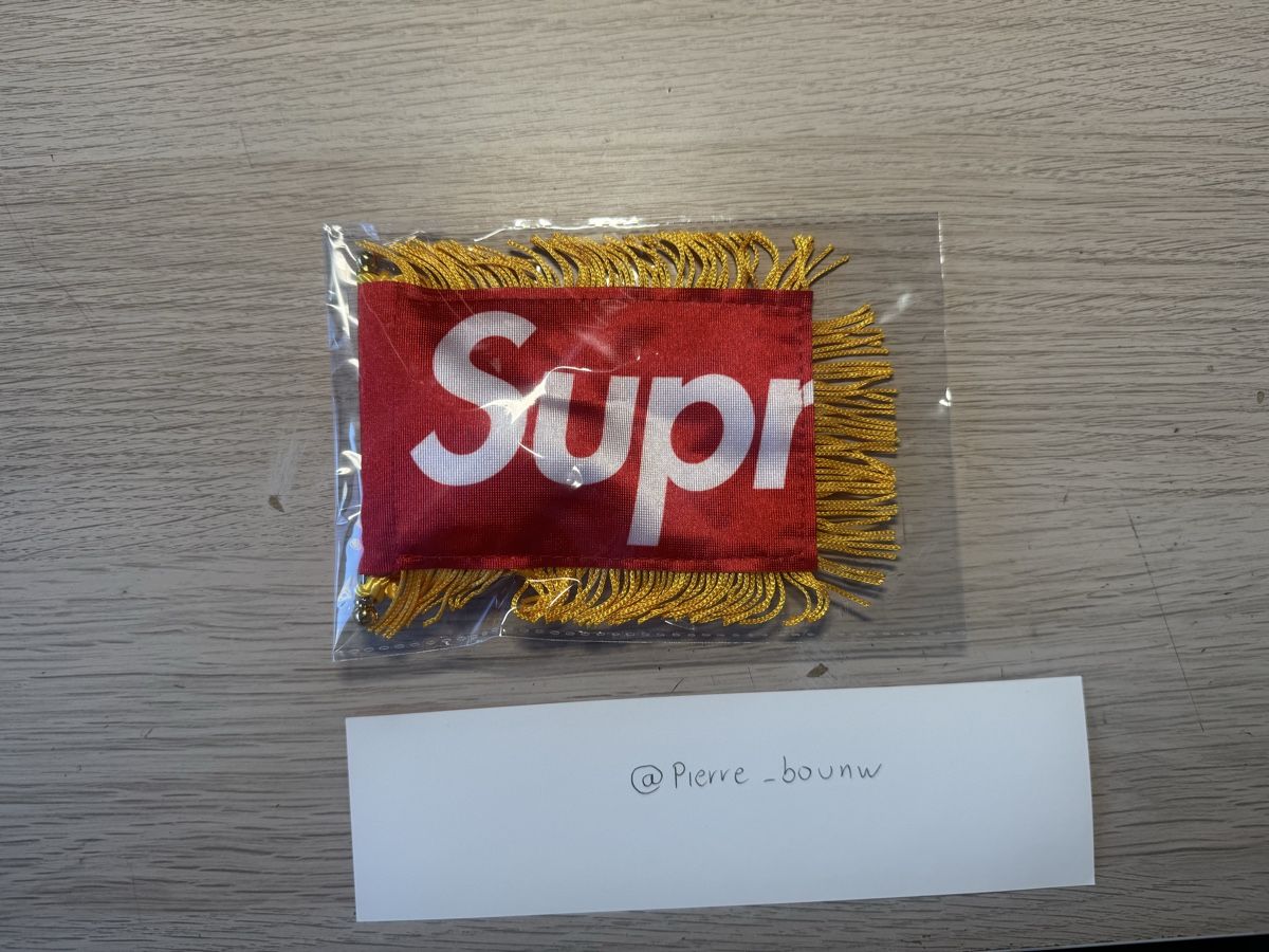 Patches: Fanion supreme FW26 – Neu und originalverpackt aus Fribourg von Pierre_bounw