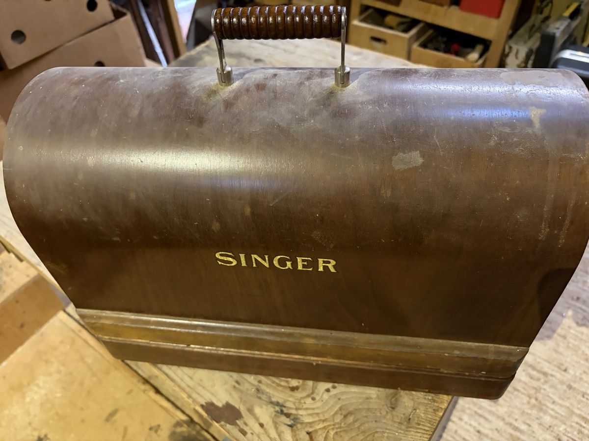 Singer Macchine da cucire: Singer Nähmaschine mit Koffer antik – Usato da Laupen ZH venduto da atmagym 2