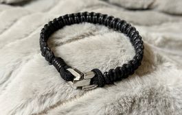 Schwarzes geflochtenes Armband