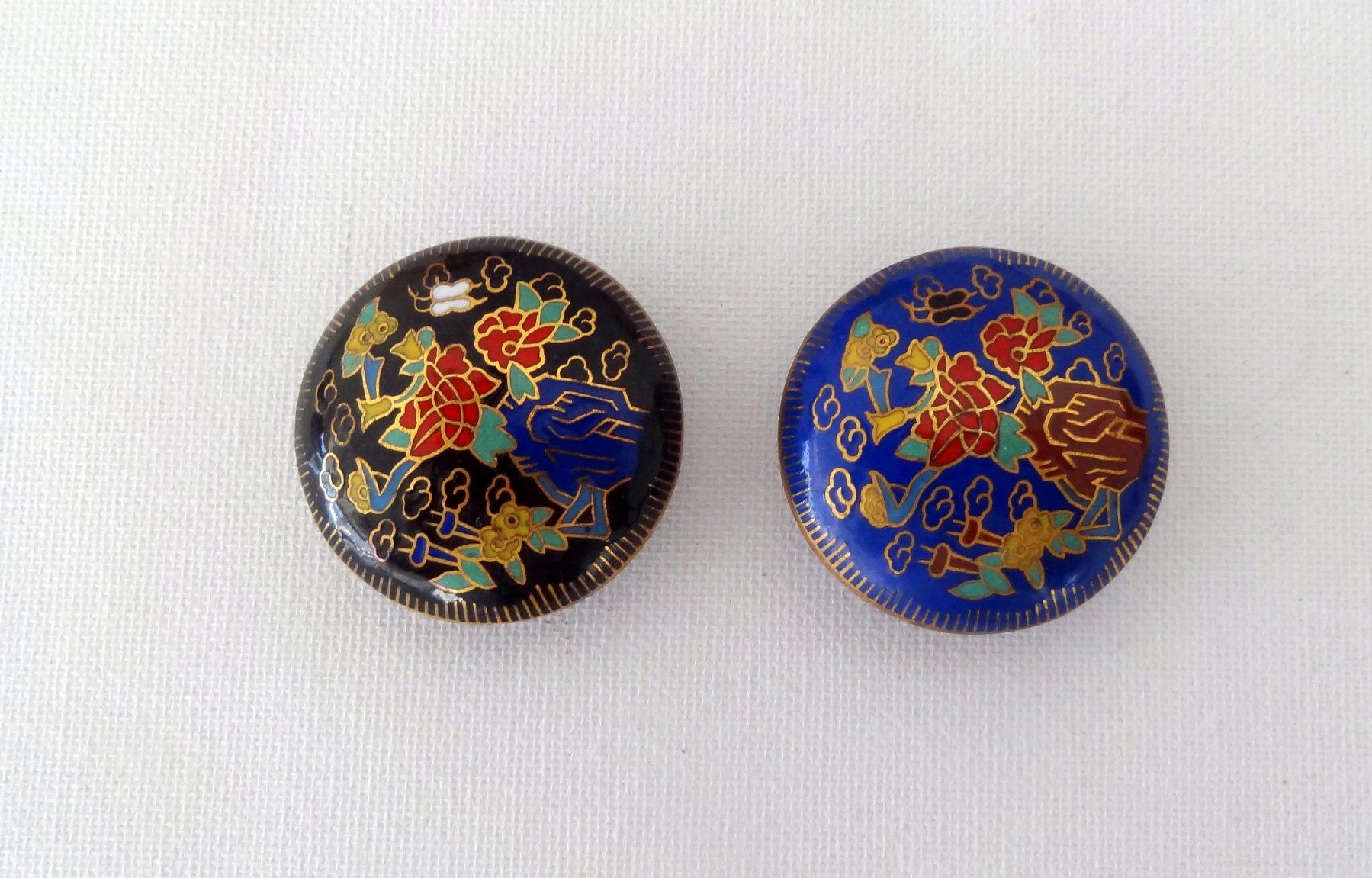 Alle Dekorationen: Cloisonné Dosen, vintage, 2 Stück – Neu und originalverpackt aus Locarno von Sicabe