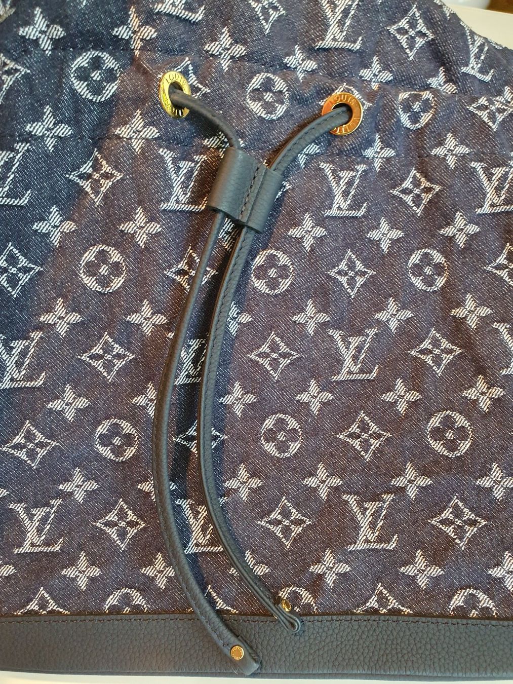 Louis Vuitton Taschen für Damen: Sac Louis Vuitton Denim Monogram bleu – Gebraucht aus Grand-Lancy von kri_qk5y 3