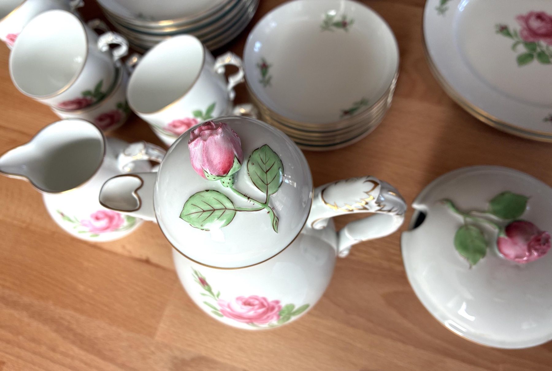Rosenthal Geschirrsets: Grossmutters Kaffeeservice Rosenmotiv Goldrand – Gebraucht aus Oberkulm von Weberlisa 2