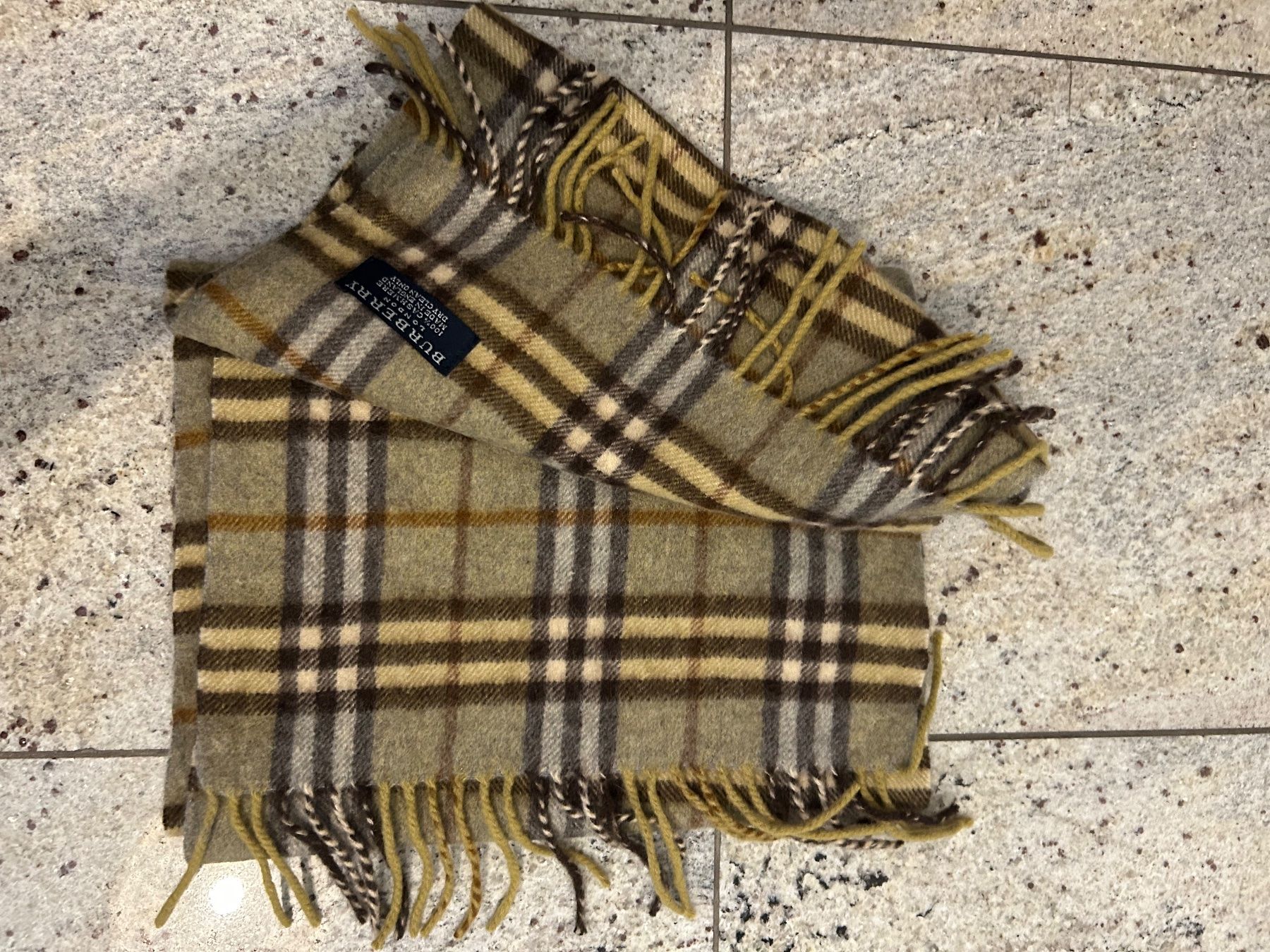 Burberry Foulard & Sciarpe: Sciarpa 100% cashmere Burberry – Usato da Bellinzona venduto da ohe_8lwg