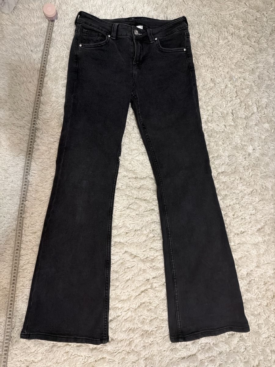 H&M Jeans: Damen bootcut jeans Gr.40 – D'occasion à Zürich par Richard_Sandy
