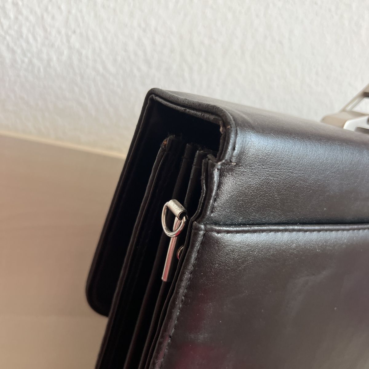 Valigie & Borse: Thierry Mugler Vintage Black Leather Briefcase – Usato da Fribourg venduto da ariesto 4