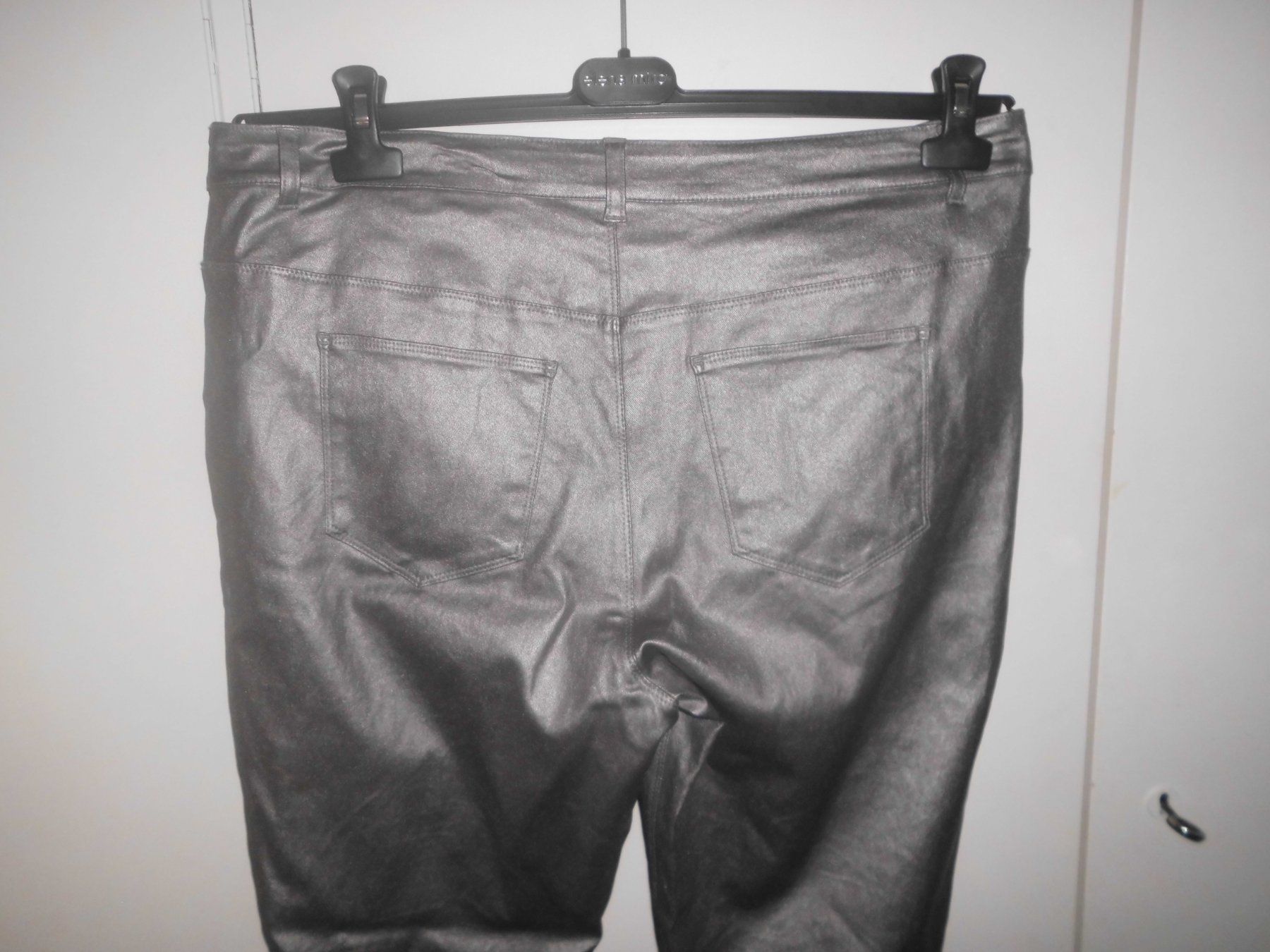 C&A Pantaloni: Pantalon argenté T. 48 – Usato da Marin-Epagnier venduto da Madja 2