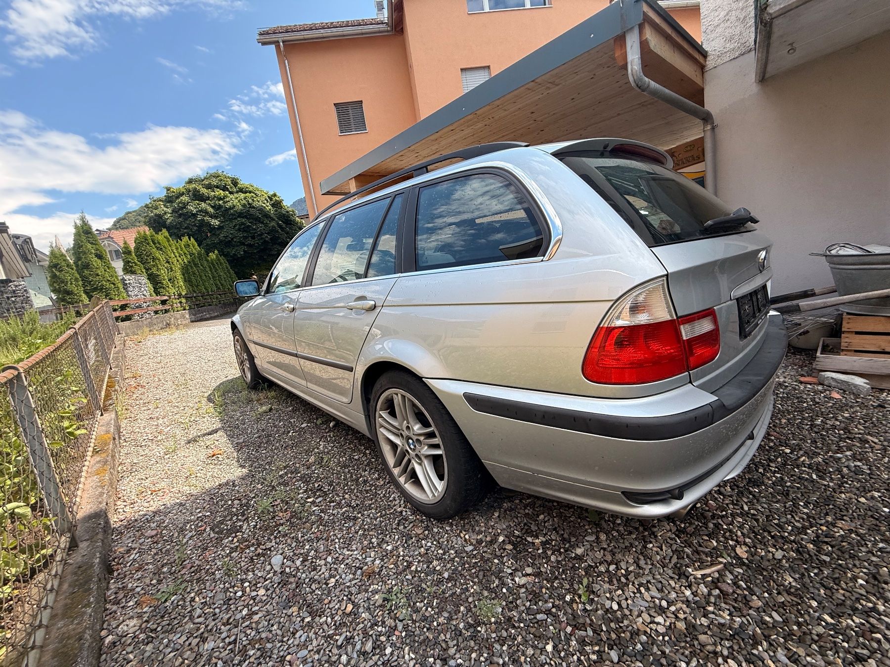 BMW Autos: BMW 330xi Touring MFK 02.25 – D'occasion à Unterterzen par Diamond1291 2