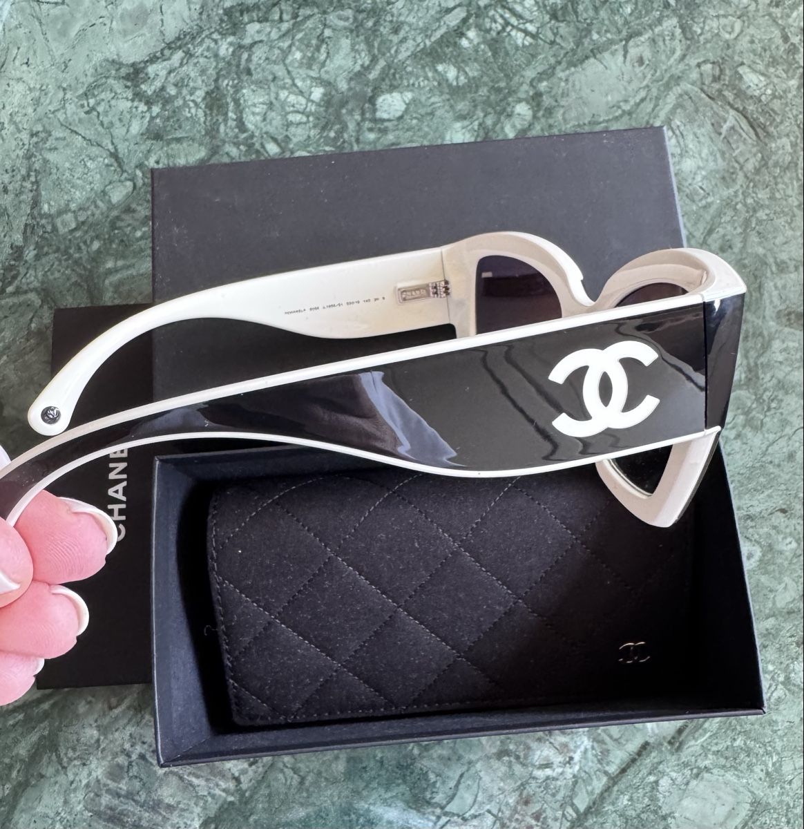 Chanel Occhiali & Lenti: Lunettes de soleil Chanel – Nuovo e nell'imballaggio originale da St-Légier-Chiésaz venduto da joe_5gxd 6