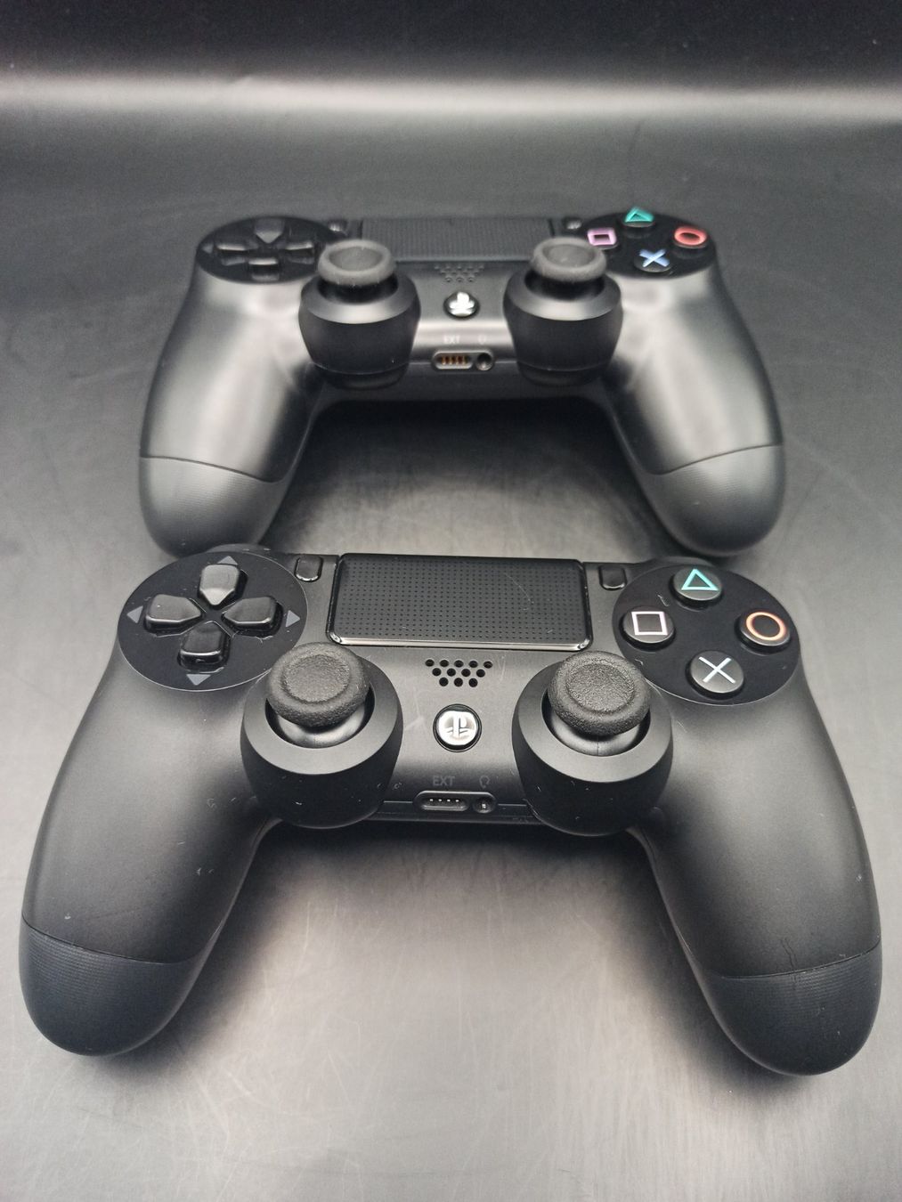 Controller: 2 x Original Controller Sony PS4 Wireless DualShock 4 TOP – Usato da Oberweningen venduto da mar_87mx 1