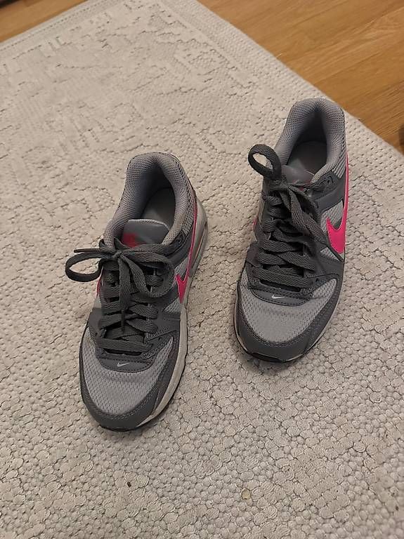 Scarpe da donna: Nike Shoes – Usato da Opfikon venduto da MissRuby 1