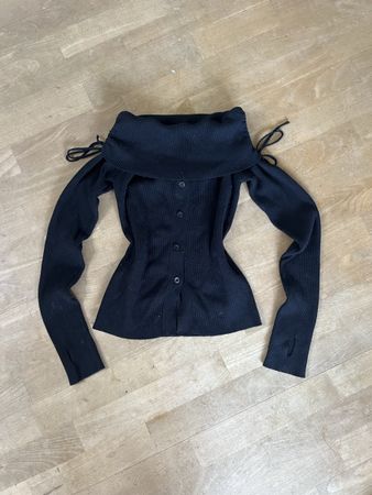 Schwarzes Strickoberteil shoulder-off, Grösse S