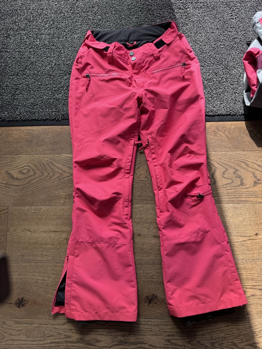 Completi & Tailleur: Ski Jacke Ktec mit Hose Grösse S   – Usato da Niederbüren venduto da Oetschli 6