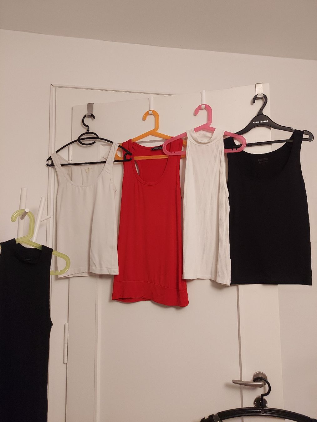 Lots de vêtements: 8 tops – D'occasion à Biel/Bienne par mas_fx95 1