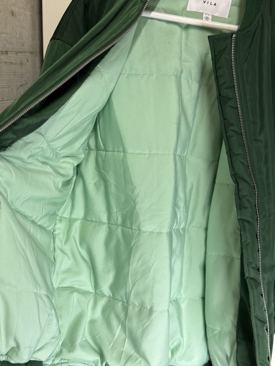 Giacche: ✨Stylische Bomber Jacke – Usato da zürich venduto da Bailey17 5