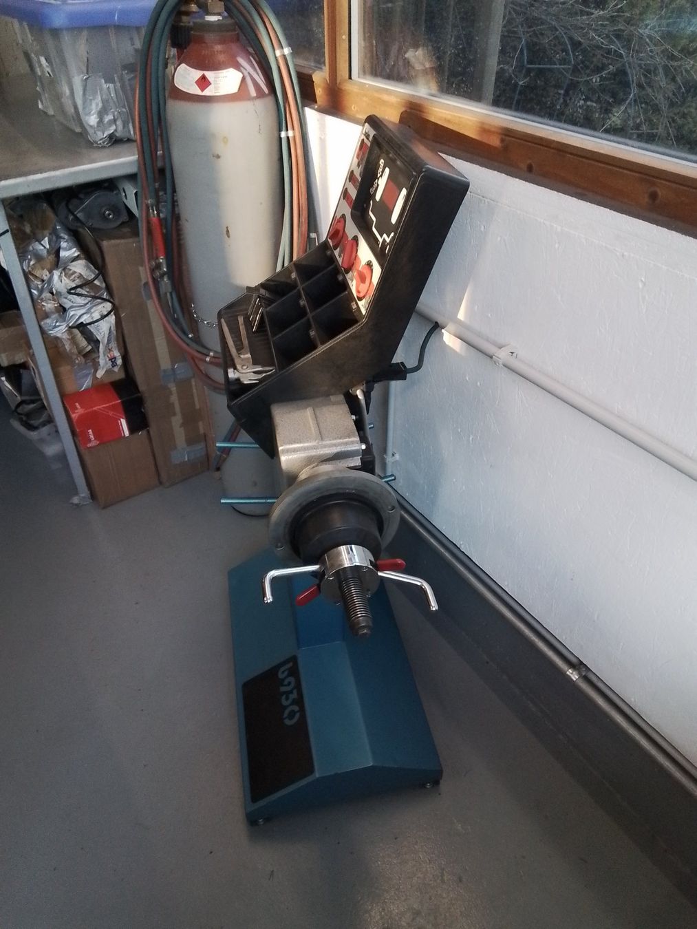 Tutte le macchine: Equilibreuse à pneus de marque BALCO – Usato da rocourt venduto da miniw 1