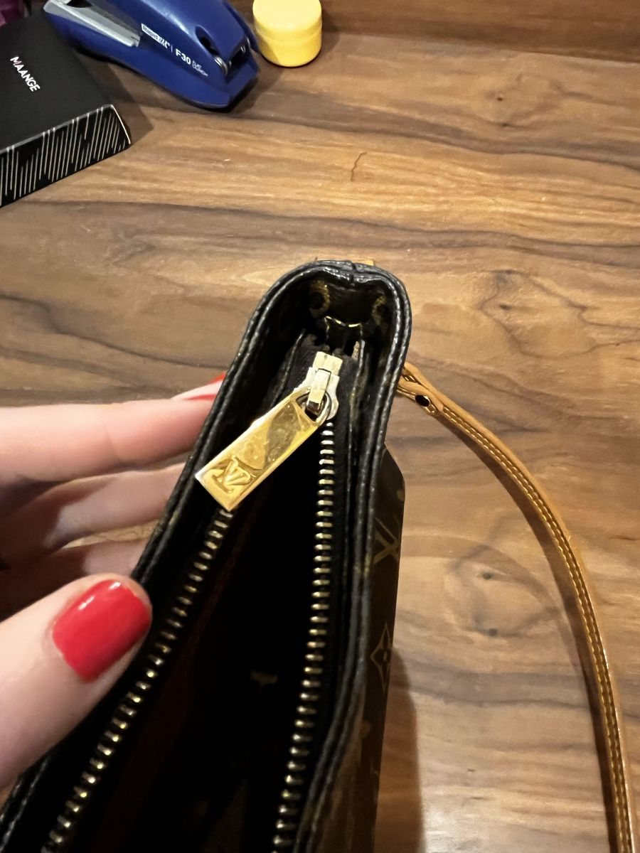 Louis Vuitton Borse: Louis Vuitton Umhängetasche Monogramm Canvas – Difettoso da Dotzigen venduto da White_Warrior 5