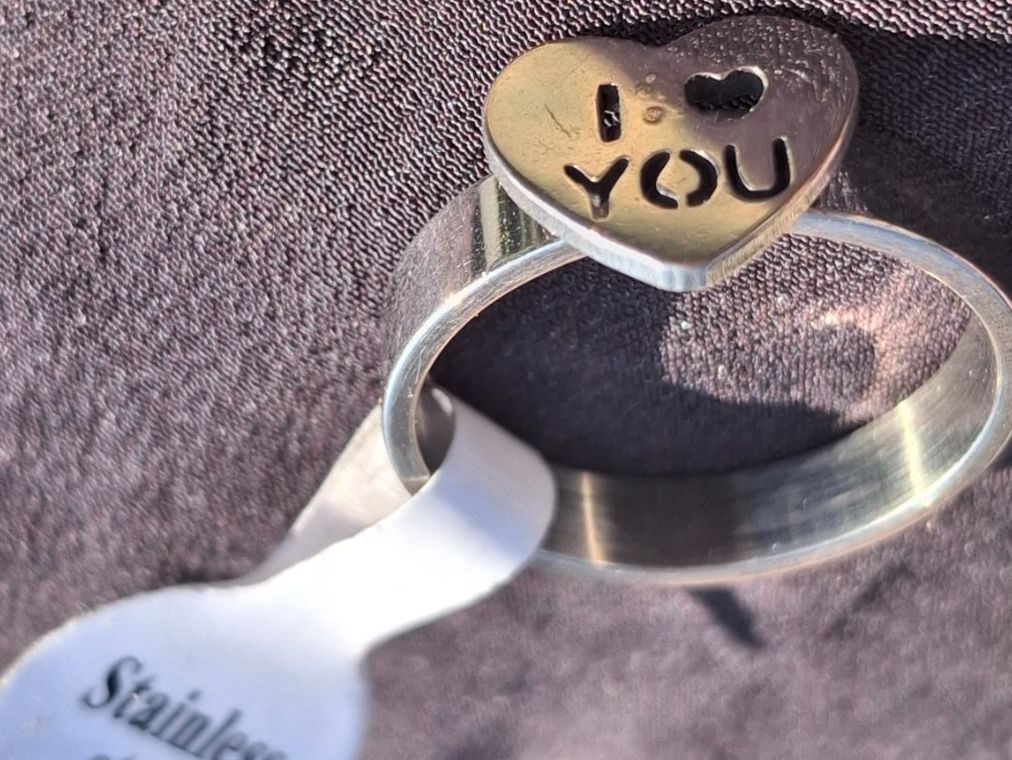 Anelli: Edelstahl Ring mit Herz "I ❤️ You" - Gr.18 – Nuovo e nell'imballaggio originale da Münchenbuchsee venduto da babilibern 1