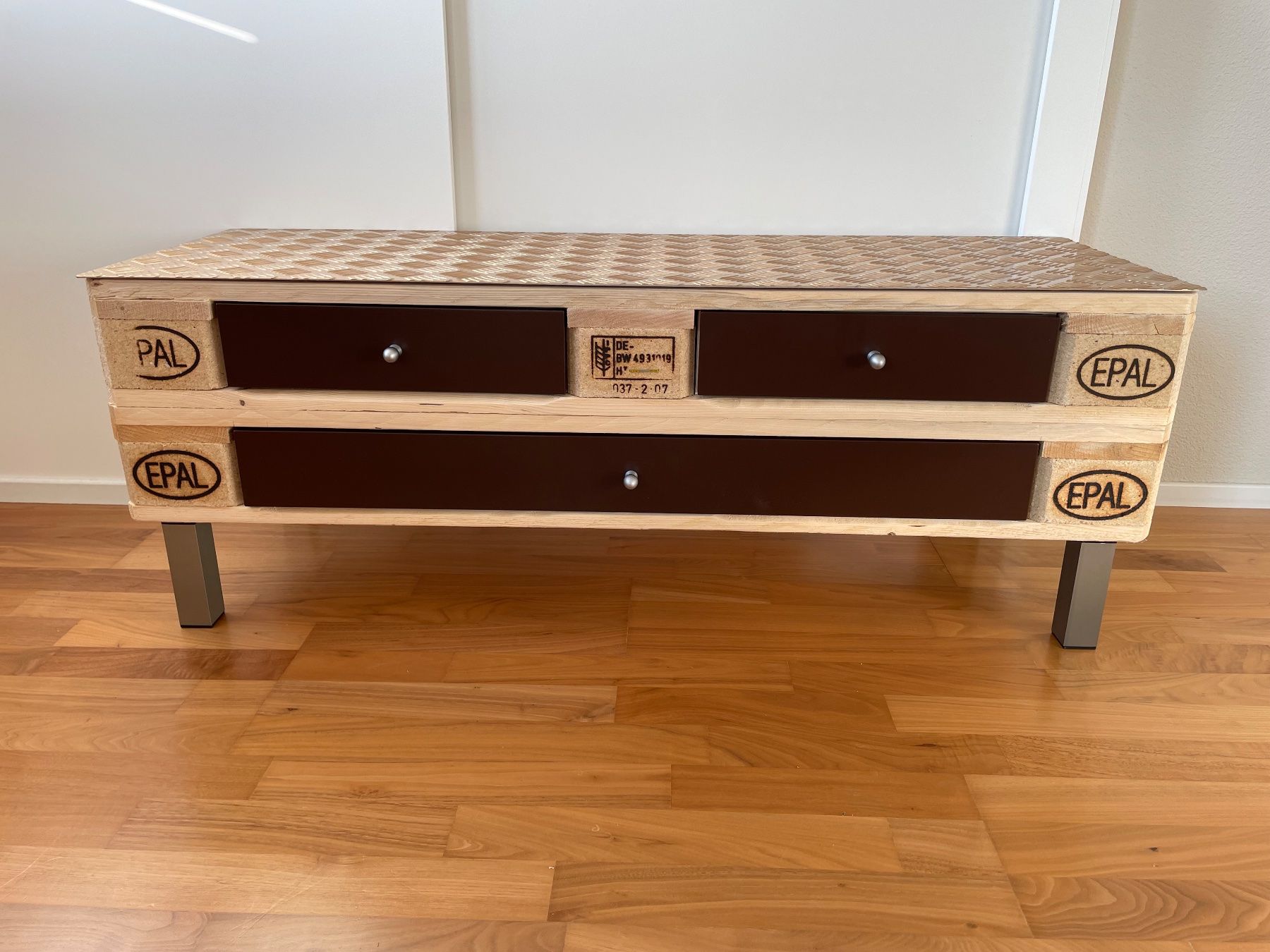 Pallets: TV Möbel / Sideboard aus Palette – Nuovo (secondo la descrizione) da Dübendorf venduto da Airplane 5