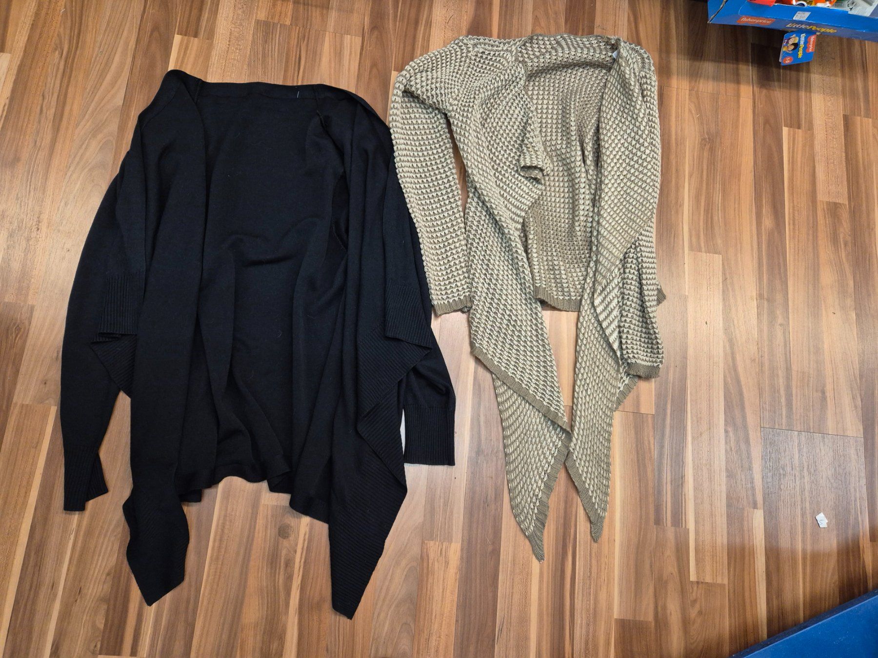 Giacche: 2 Cardigans,Grösse M K9 – Usato da Spiegel b. Bern venduto da Sunny0290