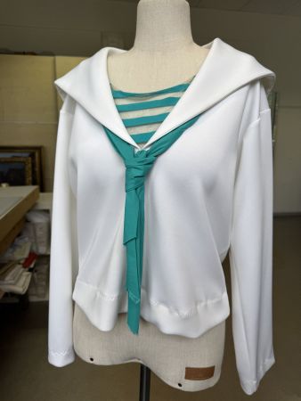 Weisses Matrosen-Outfit, unisex, elegant und funktional